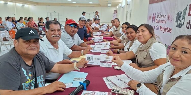 Avanza la entrega de apoyos; 103 tarjetas del Bienestar llegan a Escárcega
