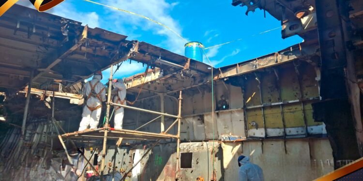 Así se prepara un buque para convertirse en arrecife: El Zamora inicia su última travesía