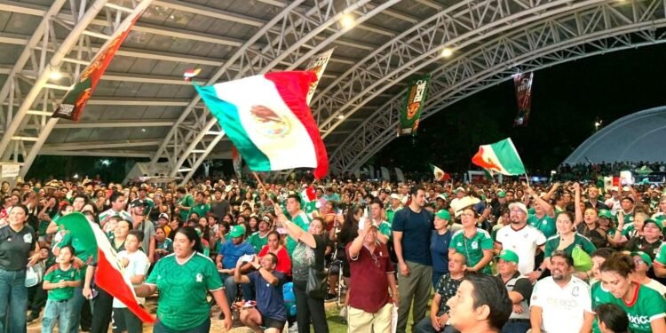 Campeche celebra el triunfo del TRI en el domo del jaguar