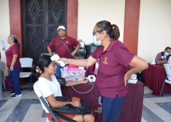 ¿Quién dijo que la salud está lejos? Mil 729 personas fueron atendidas en un solo día