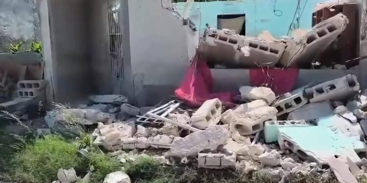 Segundos de angustia: el techo se vino abajo frente al propietario