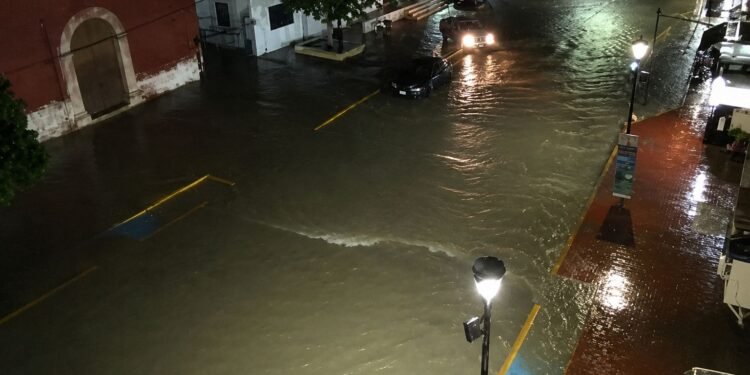 Lluvias colapsan vialidades; activan vigilancia en zonas de riesgo