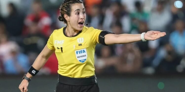 ¡Silbatazo histórico! Katia Itzel rompe la última barrera del arbitraje mexicano
