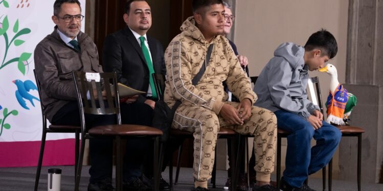Merlín, el pato que conquistó ahora la conferencia presidencial