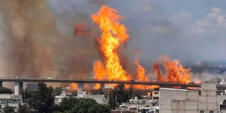 ¿Fantasma en el Puente de la Concordia? Captan extraña figura tras la tragedia