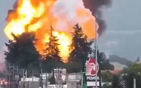 Así fue la explosión en cadena de cuatro pipas en Puebla
