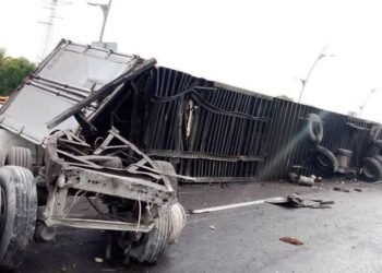 ¿Viajabas hacia Mérida? Esta volcadura complicó el tránsito durante horas