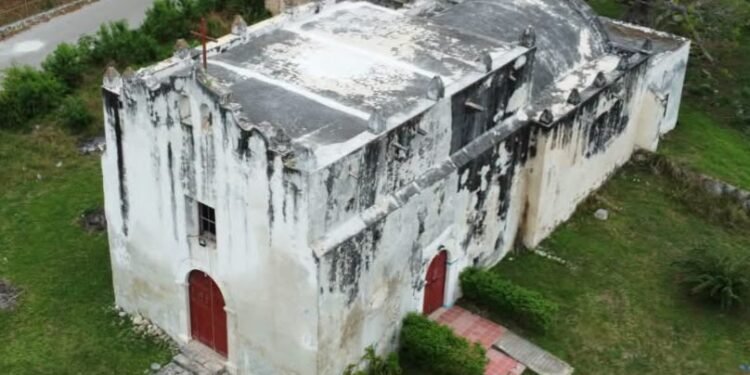 ¿Qué ocurre en la iglesia de Hampolol? El deterioro pone en riesgo a visitantes