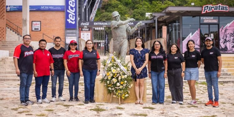 Guardia de honor para el “Almirante”; Recuerdan a una leyenda del béisbol