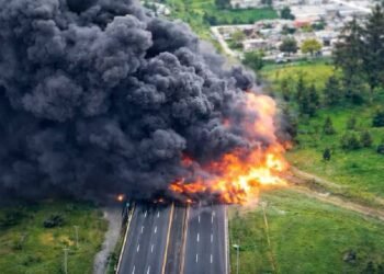 Una explosión detiene la México-Veracruz; esto se sabe del accidente de la pipa