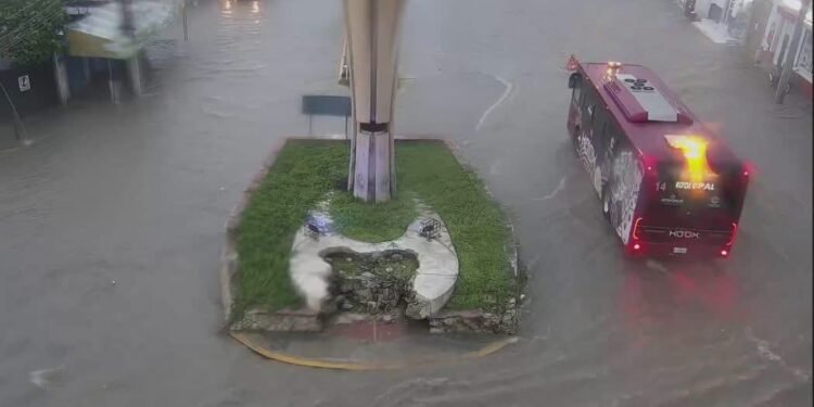 ¿Campeche bajo el agua? Lluvias colapsan vialidades y activan operativo de seguridad