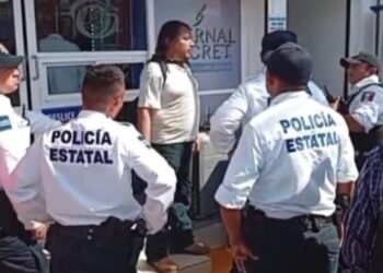 Golpea a adulta mayor en el mercado Pedro Sainz de Baranda; comerciantes lo retienen