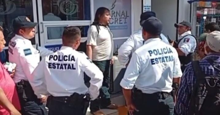 Golpea a adulta mayor en el mercado Pedro Sainz de Baranda; comerciantes lo retienen