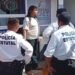 Golpea a adulta mayor en el mercado Pedro Sainz de Baranda; comerciantes lo retienen