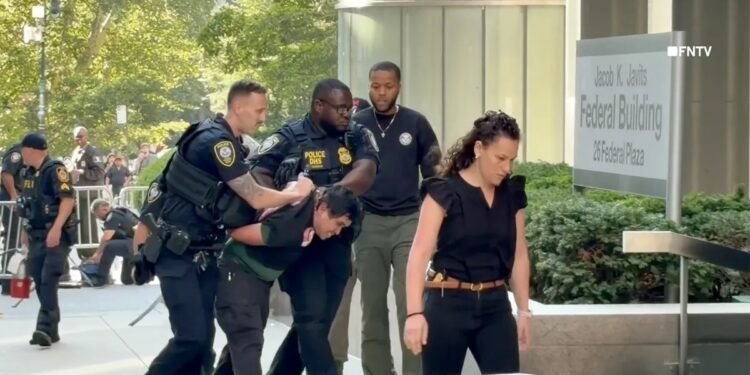 Ataque contra oficinas del ICE en Nueva York activa investigación por terrorismo