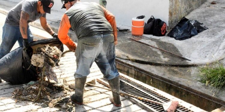 ¿Cómo buscan reducir las inundaciones? Alcaldía intensifica limpieza de drenajes