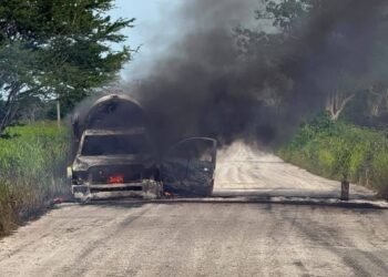 ¿Qué ocurrió en la carretera a El Naranjo? Pipa de gas quedó destruida por el fuego