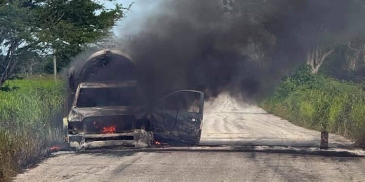 ¿Qué ocurrió en la carretera a El Naranjo? Pipa de gas quedó destruida por el fuego