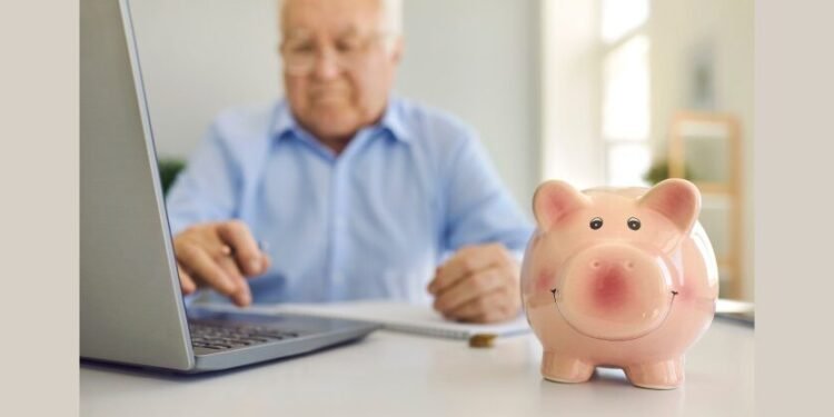 ¿Hacer un trámite desde el celular? El reto que enfrentan millones de adultos mayores