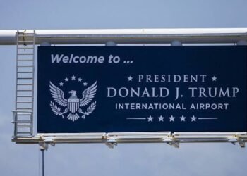 Trump suma otro símbolo de poder en Florida, cambia de nombre a aeropuerto