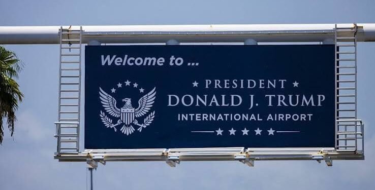 Trump suma otro símbolo de poder en Florida, cambia de nombre a aeropuerto