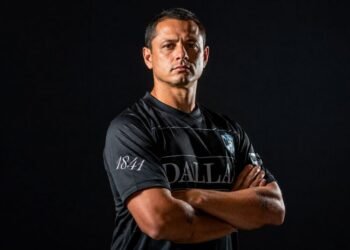 Del Manchester United al nacimiento de un club; Chicharito inicia el desafío más inusual de su carrera