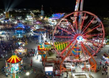 ¡Pánico en la Feria! Caen asientos de juego mecánico y clausuran la atracción