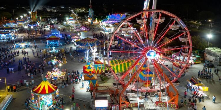 ¡Pánico en la Feria! Caen asientos de juego mecánico y clausuran la atracción
