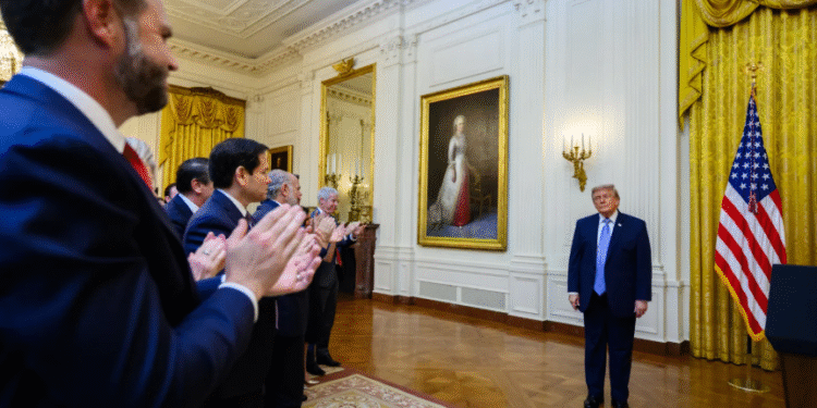 “Responderemos con bombas”: Trump lanza advertencia directa a Irán