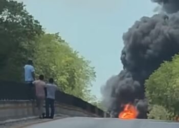 ¡Explosión en la autopista! Estalla pipa y desata caos en la Campeche-Champotón