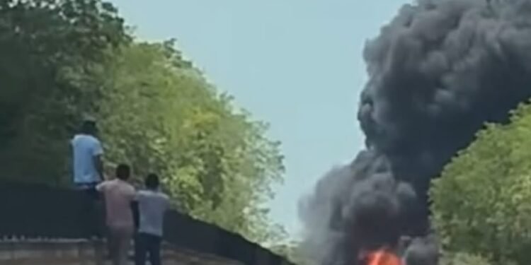 ¡Explosión en la autopista! Estalla pipa y desata caos en la Campeche-Champotón