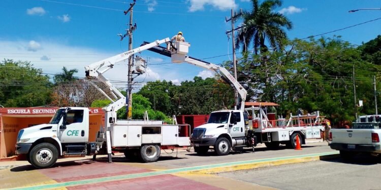 Bloqueo en Bécal obliga a la CFE a intervenir tras semanas de apagones