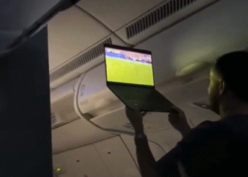 ¿Qué tan lejos llega la pasión por el futbol? Hasta un avión entero lo demostró