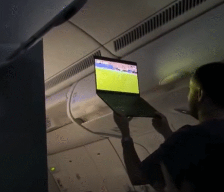 ¿Qué tan lejos llega la pasión por el futbol? Hasta un avión entero lo demostró
