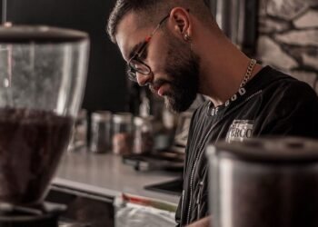¿Te está expulsando tu propia colonia? El fenómeno detrás del café premium