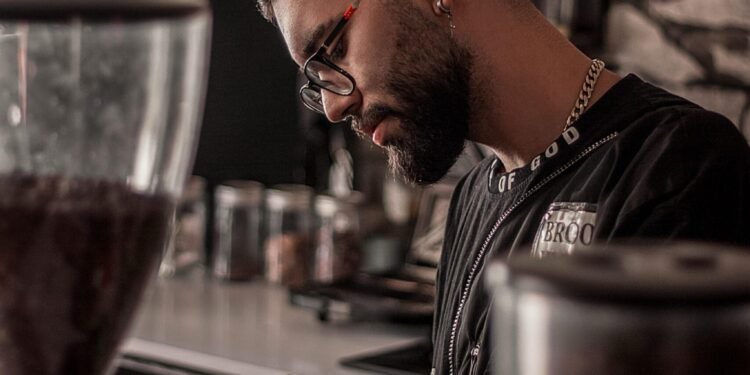 ¿Te está expulsando tu propia colonia? El fenómeno detrás del café premium