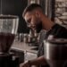 ¿Te está expulsando tu propia colonia? El fenómeno detrás del café premium