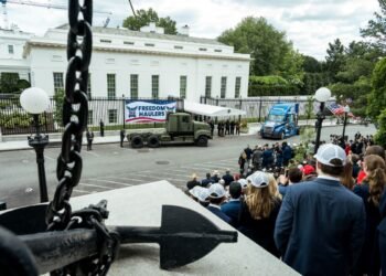 La nueva medida de Trump sacude a miles de conductores migrantes en EU