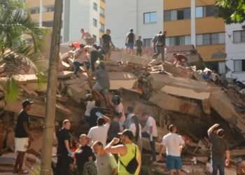 ¡Milagro bajo los escombros! Rescatan a una madre y su bebé tras terremoto