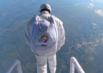 Desde la estratosfera: Sergei Boitsov completa salto histórico de 11.5 kilómetros
