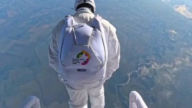 Desde la estratosfera: Sergei Boitsov completa salto histórico de 11.5 kilómetros