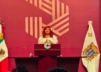 Sansores promete mantener programas sociales pese a restricciones financieras