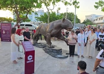 Jaguar nuevo, Águila deteriorada: los dos rostros de la Plaza de la República