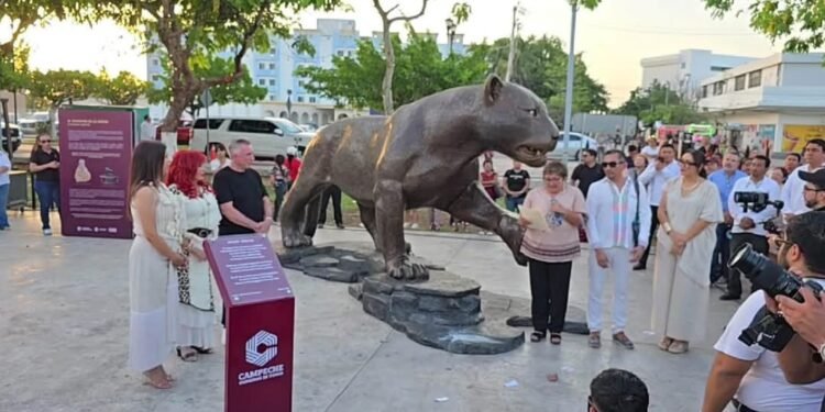 Jaguar nuevo, Águila deteriorada: los dos rostros de la Plaza de la República