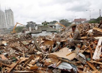 ¡Alerta, ahora en Indonesia! Potente sismo de 7.7 grados obliga a evacuar las costas