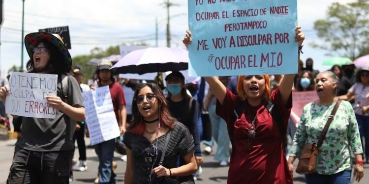 Examen UNAM 2026 llega a tribunales: aceptados exigen validar sus resultados