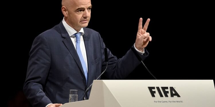Fans pierden la confianza en Infantino y lanzan campaña para sacarlo de la FIFA