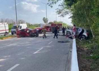 Familia pierde a tres integrantes tras choque frontal en la Costera de Campeche