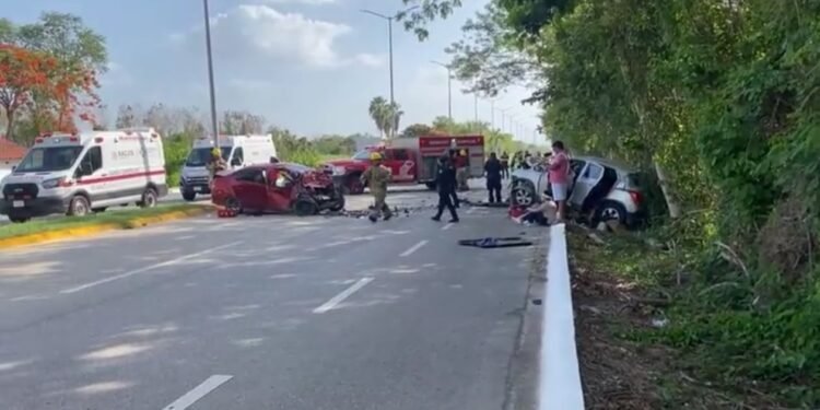 Familia pierde a tres integrantes tras choque frontal en la Costera de Campeche