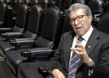 Ricardo Monreal pide a Rubén Rocha Moya reconsiderar su regreso